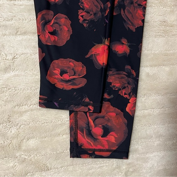 Victoria's Secret Victoria Sport Floral Leggings - Picture 5 of 10